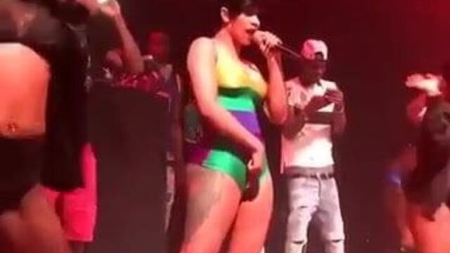 Cardi Gets Her Ass Eaten Out