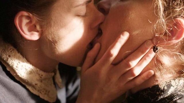 Kristen Stewart & Chloe Sevigny Lesbo Sex - ScandalPlanetCom