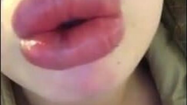 Big bimbo lips