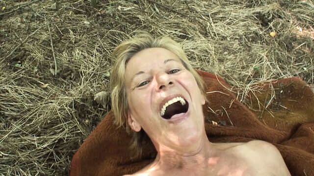 Sex Picknick im Wald mit Omi