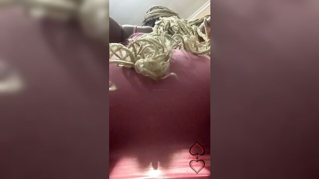 Bush Queen twerking.