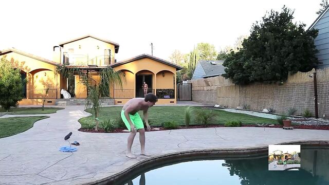 Cogiendo rico a una nalgona y tetona