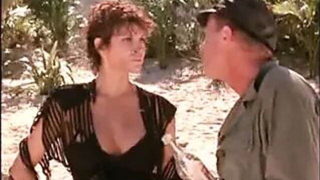 RAQUEL WELCH BOOBS BOUNCING