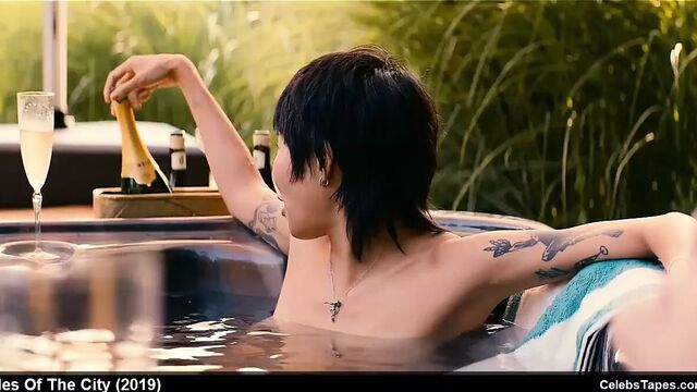 Barbara Garrick, Ellen Page, Laura Linney, May Hong naked