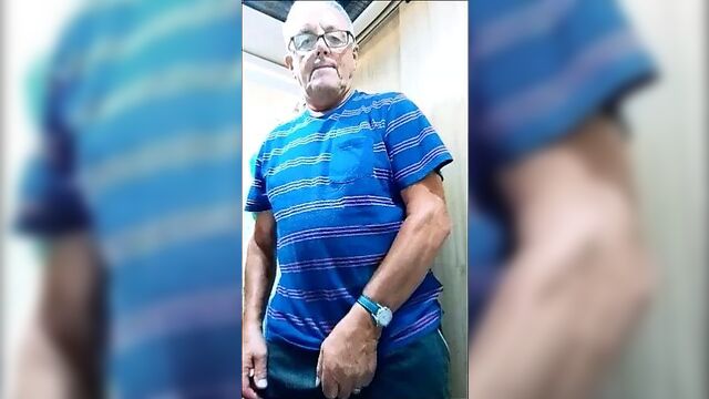 Watch me play with myself and cum