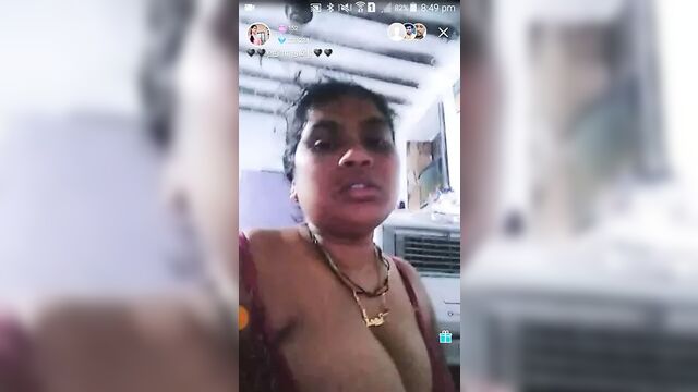 Tamil aunty does live sex show on tango