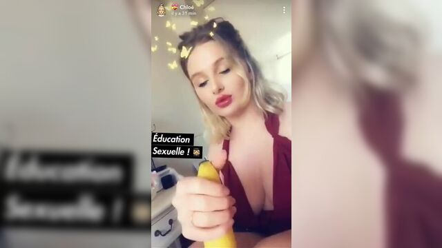 Une pute blanche montre comment bien sucer