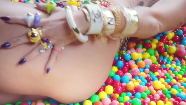 Miley Cyrus - Midnight Sky (Best Bits)