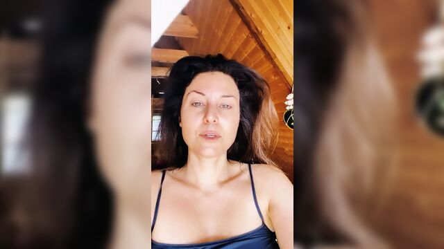 Vanessa Blumhagen - HoRnY HaRD NiPPeLs- SLoWmoTiON