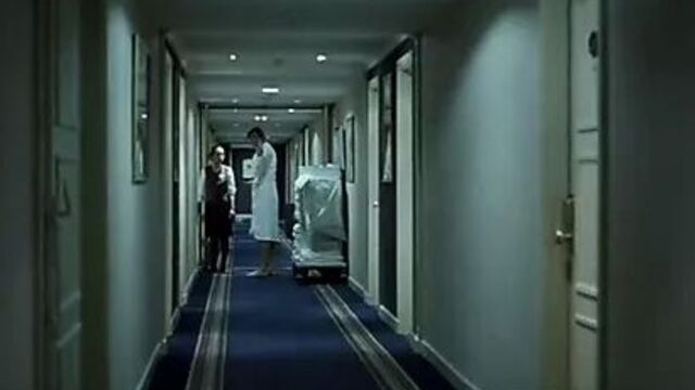 Scopata e umiliata davanti la domestica