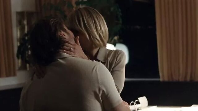 Trine Dyrholm - Dronningen (2019) 002