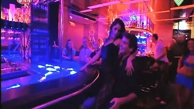 Yolanthe Cabau van Kasbergen Lapdance