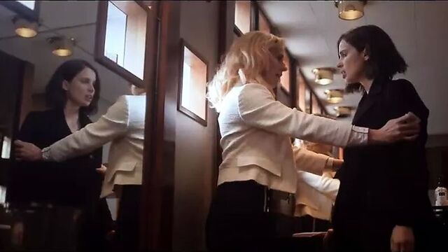 Heida Reed - lesbian scene in Stella Blomkvist s01e04