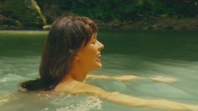 Milla Jovovich Kiele Sanchez in A Perfect Getaway