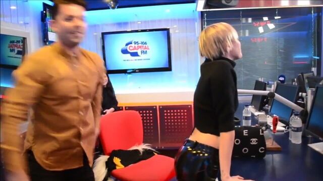 Miley Cyrus - Slap Ass