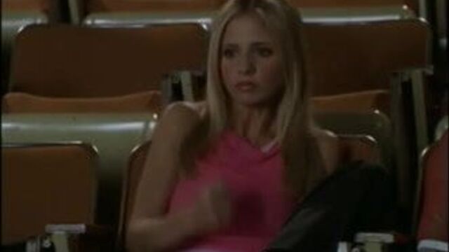 Sarah Michelle Gellar Handjob Sign