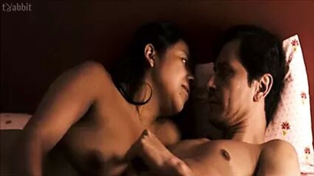 Monica del Carmen masturbe un mec