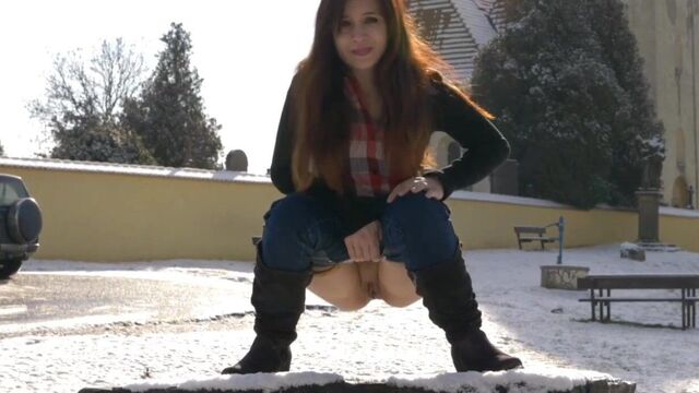 Stunning Girl Pissing