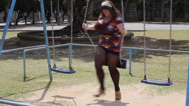 Penny Underbust Fanservice Friday - Swing