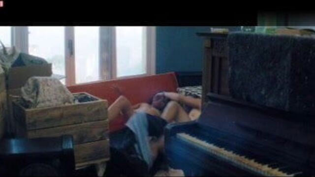 Atriz da globo Carol Duarte nua em filme nacional.