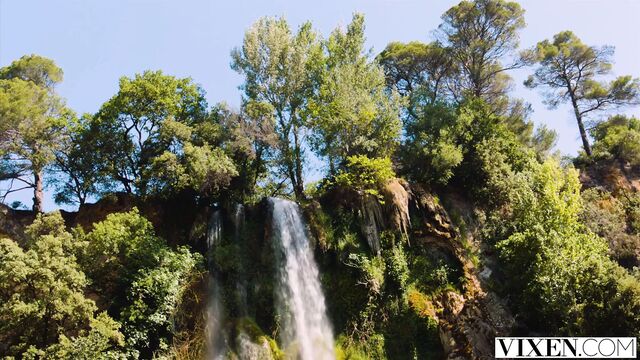 VIXEN Vacations are for threesomes