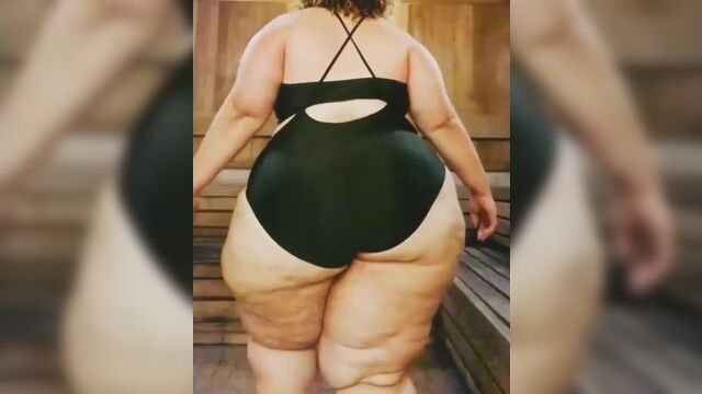 Ssbbw with huge thighs and massive butt