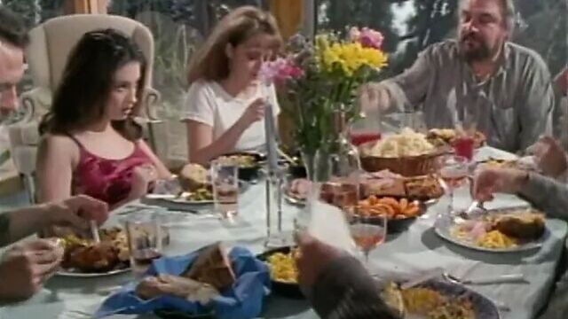 Gwen Summers - Footjob Confusion