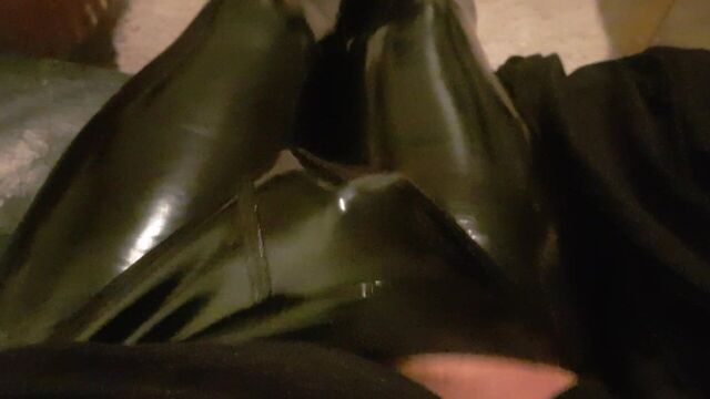 Me horny in tight PVC leggings & Dr. Martens 3