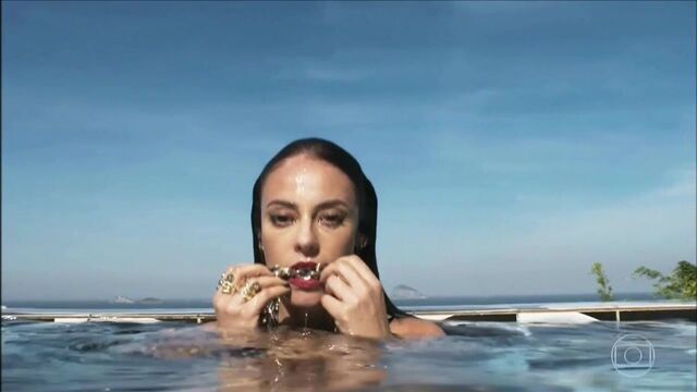 Paolla Oliveira Mostrando a Bunda Gostosa.