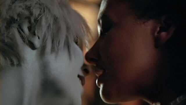 Gigi Edgley and Paula Arundell - ''Farscape'' s4e14