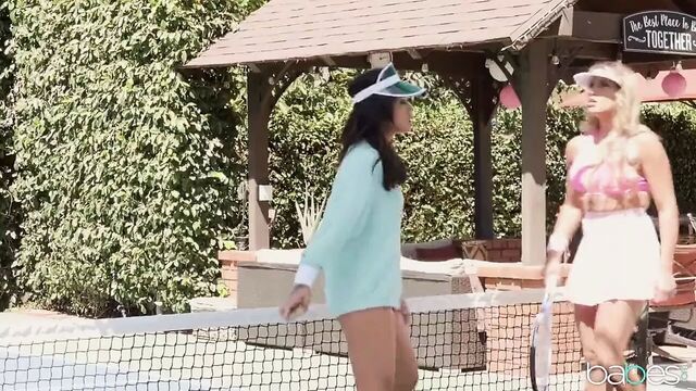 Honey gold et mercedes carrera lesbienne